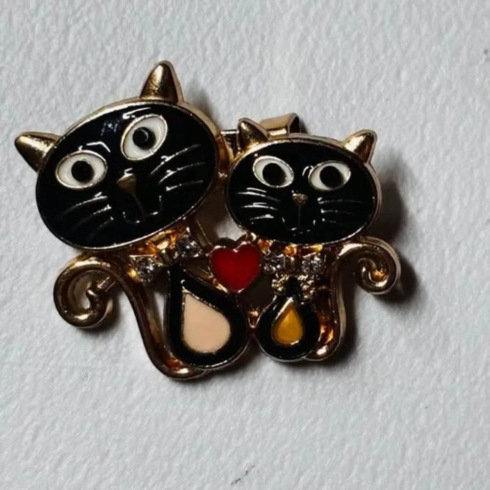 🎁🎁 free shipping – Cute Twin Black Cats Enamel Brooch Pin Gold Tone Strass Rhi